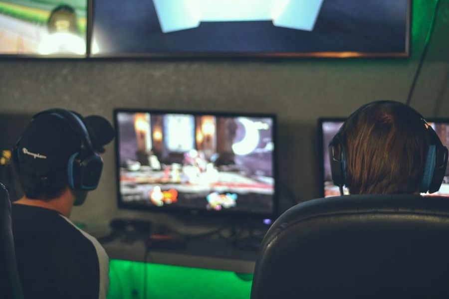 two gamers at an event