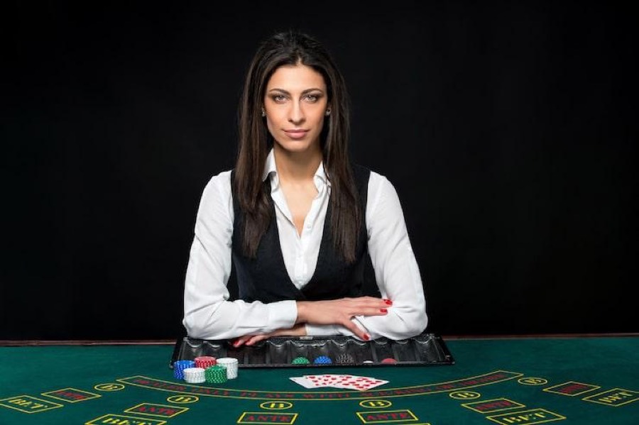 Why Live Dealer Games Feel More Like Multiplayer Than Gambling