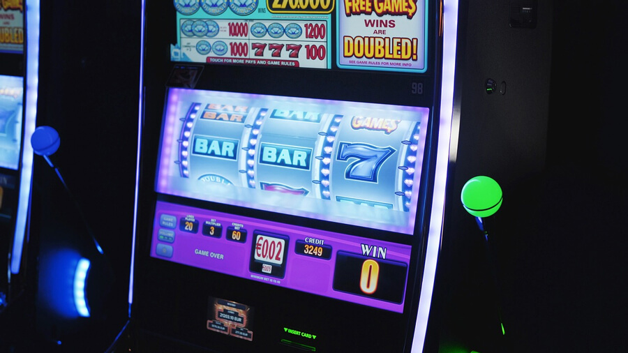 5 Secrets to Slot Machine Magic on a Micro Budget