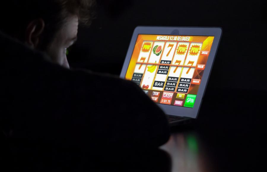How do online slots work? The tech behind RNG, RTP, and bonus features
